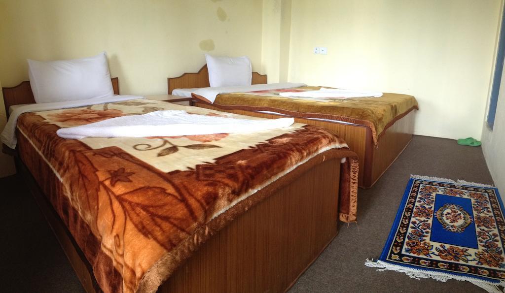 Hotel Lake House Pokhara Ruang foto