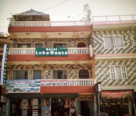 Hotel Lake House Pokhara Bagian luar foto