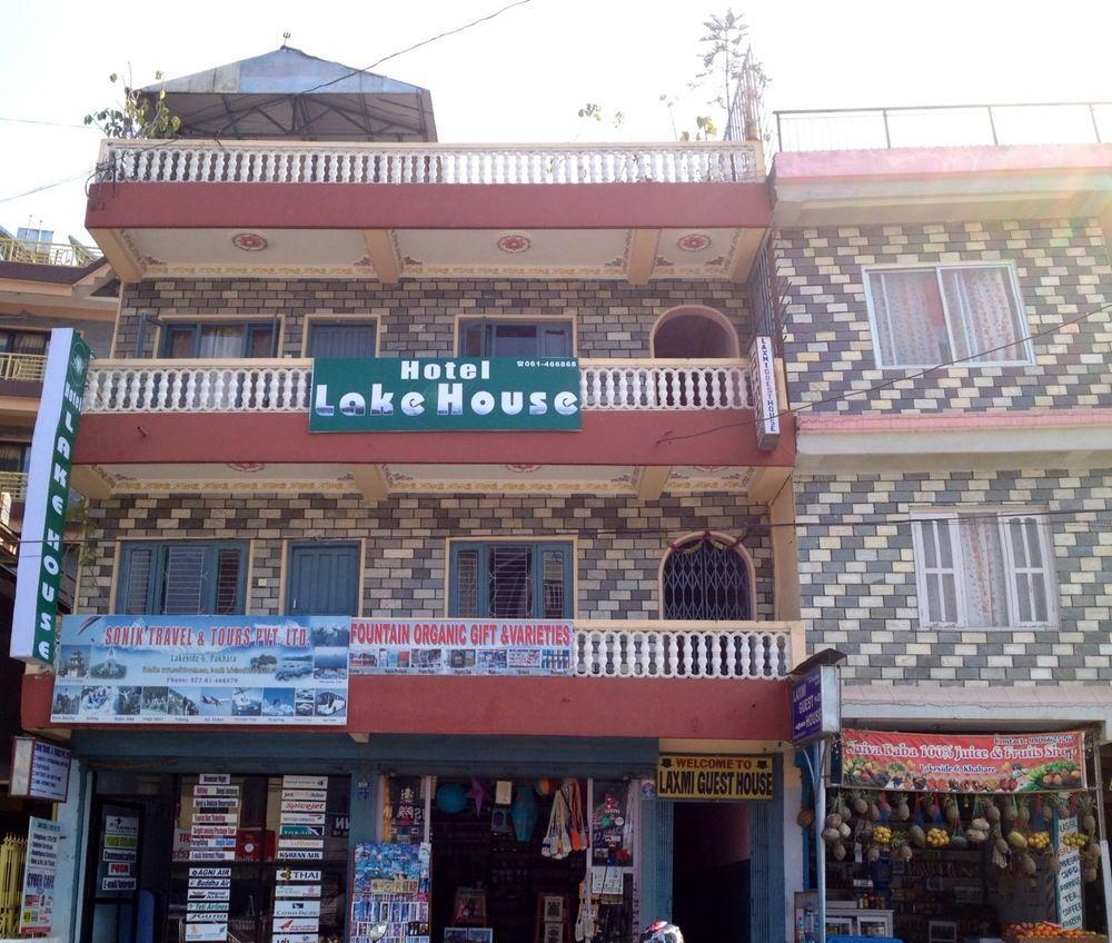 Hotel Lake House Pokhara Bagian luar foto