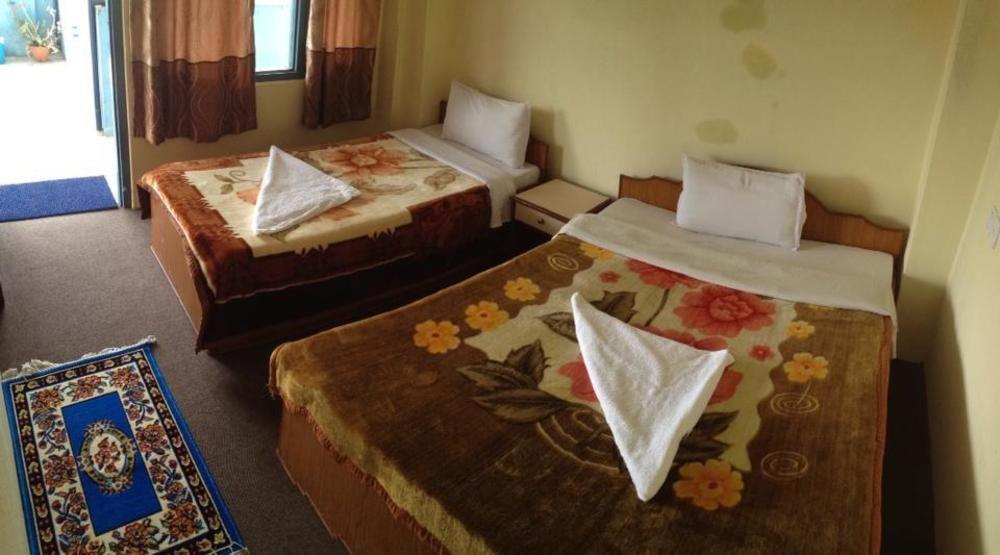 Hotel Lake House Pokhara Bagian luar foto
