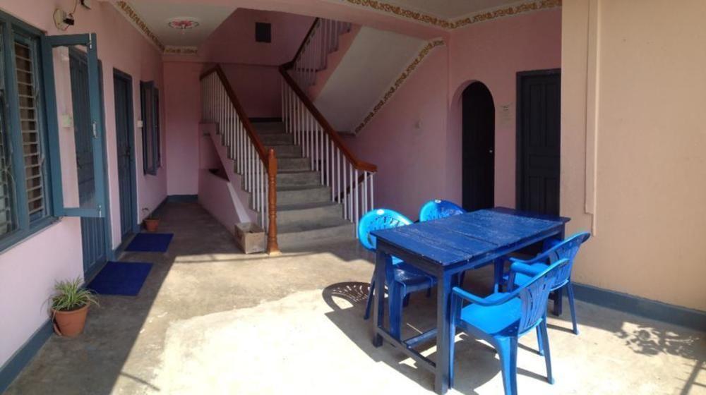 Hotel Lake House Pokhara Bagian luar foto