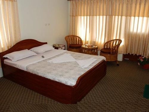 Hotel Lake House Pokhara Bagian luar foto