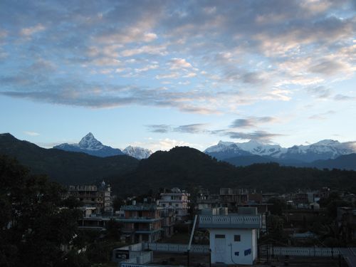 Hotel Lake House Pokhara Bagian luar foto
